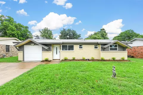 816 Dee Ln, Bedford, TX 76022