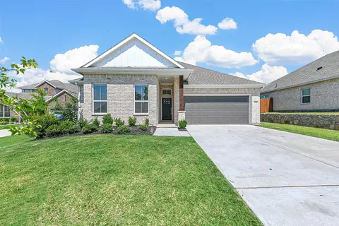 318 Ridge Dr, Justin, TX 76247