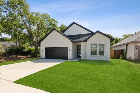 2213 Rw Bivens Ln, Fort Worth, TX 76105