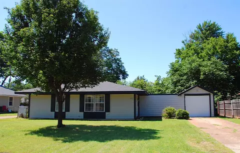 611 Faun Dr, Euless, TX 76040