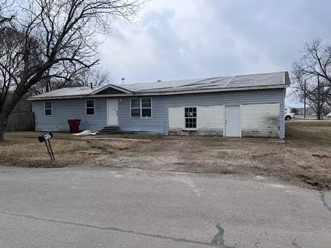 1203 Evans St, Bonham, TX 75418