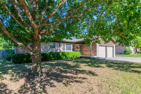 706 Clebud Dr, Euless, TX 76040 photo 2