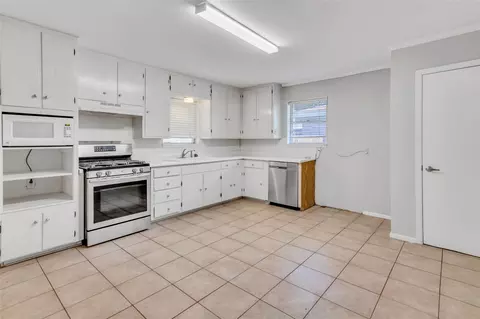 706 Clebud Dr, Euless, TX 76040 photo 12