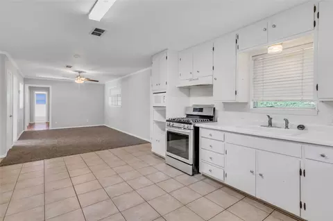 706 Clebud Dr, Euless, TX 76040 photo 13