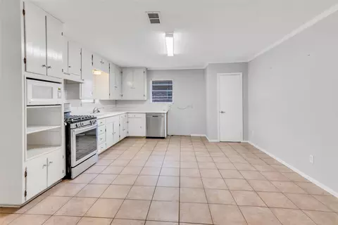 706 Clebud Dr, Euless, TX 76040 photo 11
