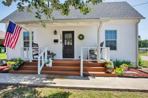 100 Buchanan St, Whitesboro, TX 76273