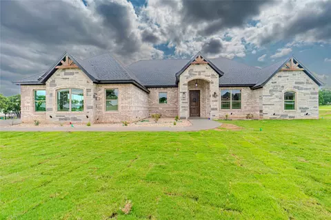 203 Maverick Ct, Granbury, TX 76049