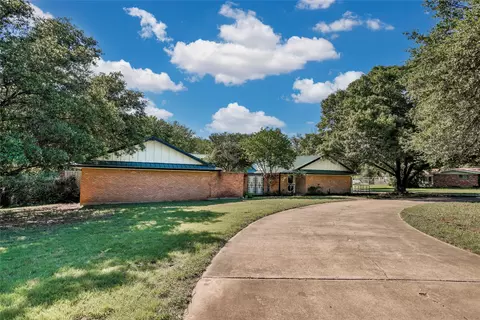 1401 W California St, Gainesville, TX 76240