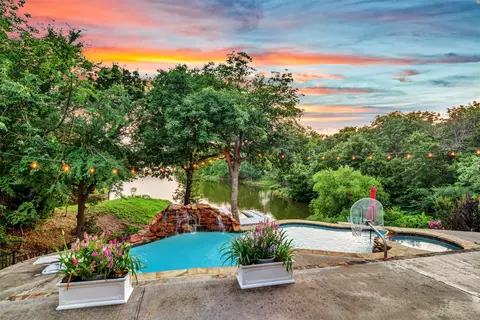 17 Shorehaven Ln, Hickory Creek, TX 75065