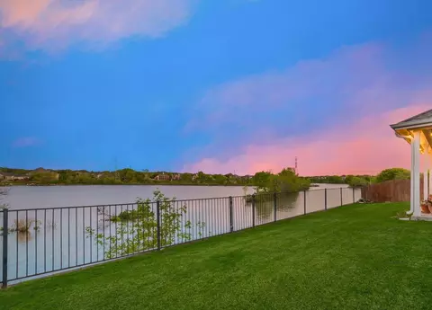 5537 Grenada Dr, Fort Worth, TX 76119