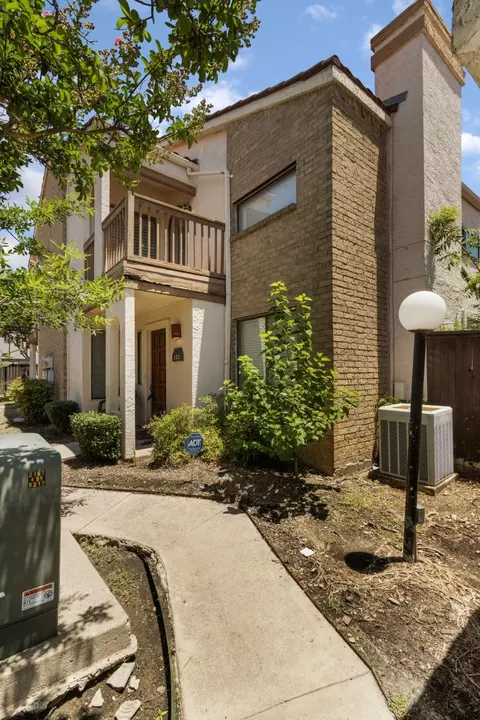 513 Ranch Trl #121, Irving, TX 75063