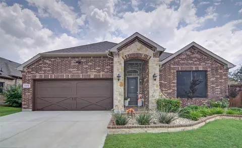 1300 Deer Hollow Dr, Arlington, TX 76002