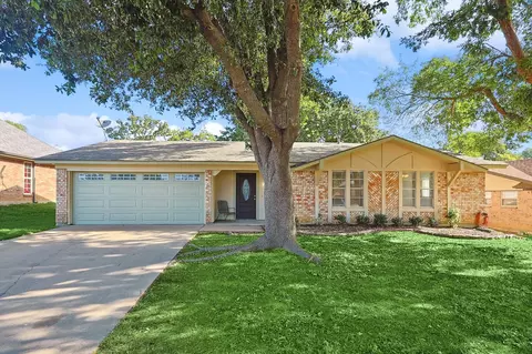 7709 Briarwood Dr, North Richland Hills, TX 76182