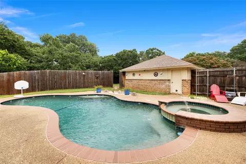 2916 Cresthaven Dr, Grapevine, TX 76051