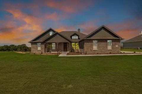 40 Yosemite Trl, Valley View, TX 76272