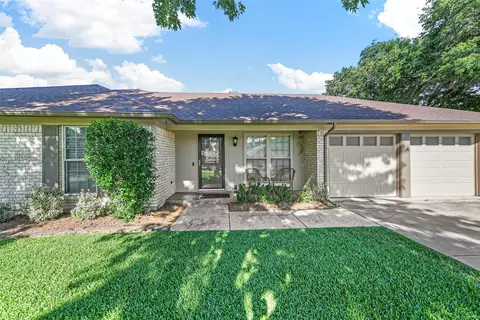 1018 Kane St, Benbrook, TX 76126