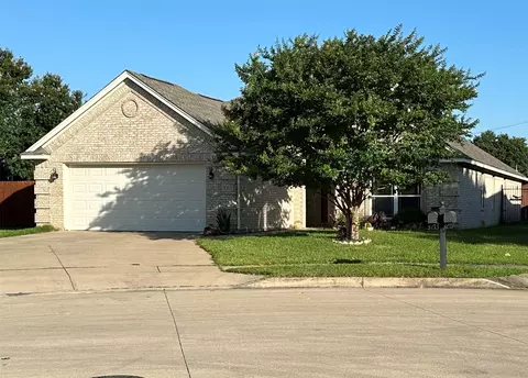 3213 Riverlakes Dr, Hurst, TX 76053