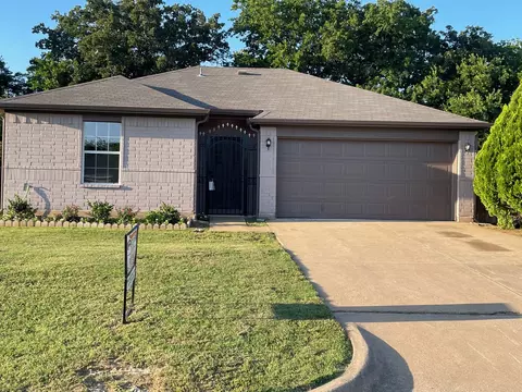 4521 Forest Glen Dr, Forest Hill, TX 76119