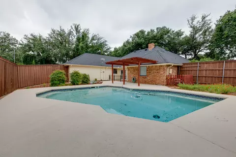 317 S Lakeshore Dr, Rockwall, TX 75087
