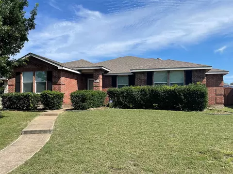 1044 Bumble Bee Dr, Lancaster, TX 75134