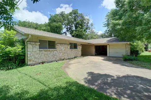 1214 Tanglewood Dr, Cleburne, TX 76033