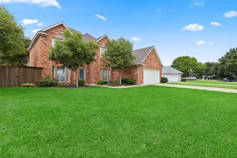 8230 Meadowside Dr, Benbrook, TX 76116