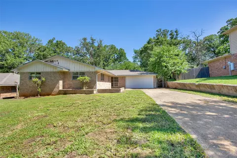 1331 Crestview Dr, Denison, TX 75020