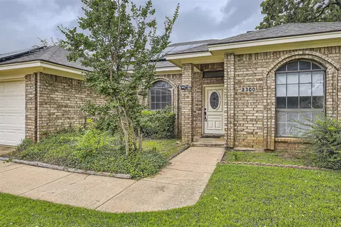 2300 Christopher Ln, Euless, TX 76040 photo 4