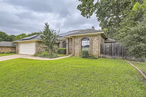2300 Christopher Ln, Euless, TX 76040 photo 2