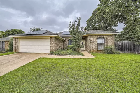 2300 Christopher Ln, Euless, TX 76040 photo 3