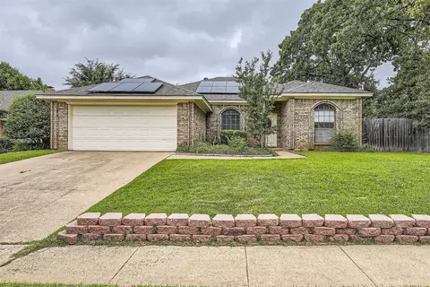 2300 Christopher Ln, Euless, TX 76040