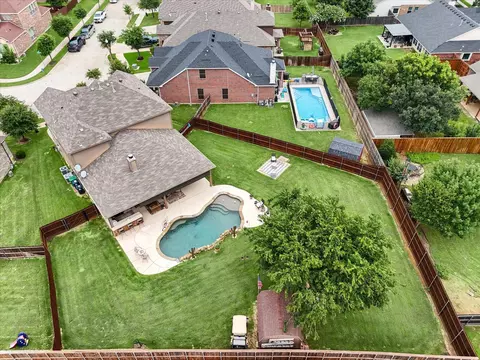 2704 Frontier Dr, Denton, TX 76210 photo 3