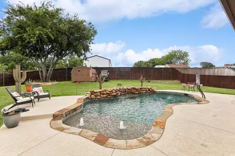 2704 Frontier Dr, Denton, TX 76210