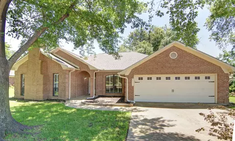 211 Spring Lk, Mineola, TX 75773