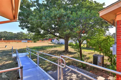 Exterior - 614 Sandy Ln, Clyde, TX 79510 photo 4 of 7