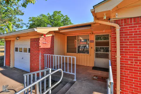 Exterior - 614 Sandy Ln, Clyde, TX 79510 photo 2 of 7