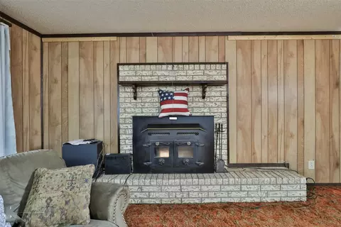 Living - 614 Sandy Ln, Clyde, TX 79510 photo 2 of 7