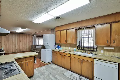 Kitchen - 614 Sandy Ln, Clyde, TX 79510 photo 2 of 3