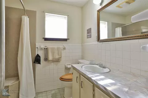 Bath - 614 Sandy Ln, Clyde, TX 79510 photo 5 of 5