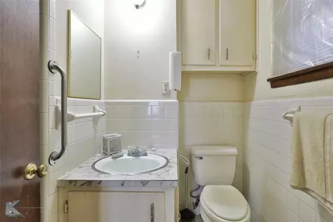 Bath - 614 Sandy Ln, Clyde, TX 79510 photo 4 of 5