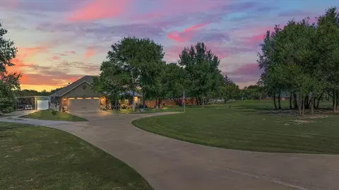 4105 Country Ln, Granbury, TX 76048