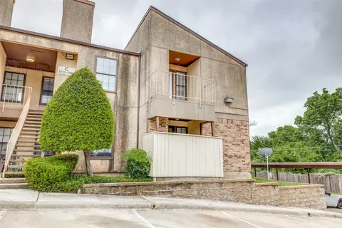 1742 Crest Point Dr, Arlington, TX 76012