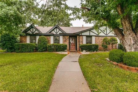1201 River Oaks Dr, Flower Mound, TX 75028