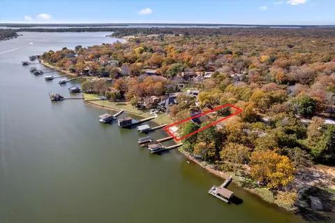 194 Lake Creek Dr, Mabank, TX 75156