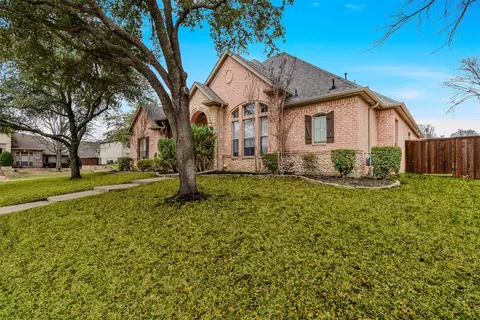 8941 Kingston Ct, North Richland Hills, TX 76182