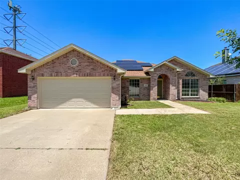 2048 Southwood Trl, Grand Prairie, TX 75052