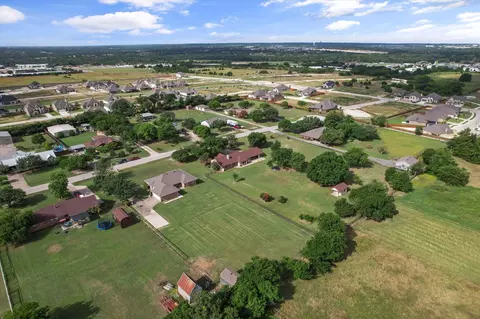 4051 Clancey Ln, Midlothian, TX 76065