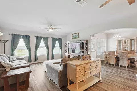 176 Hillcrest Ln, Decatur, TX 76234