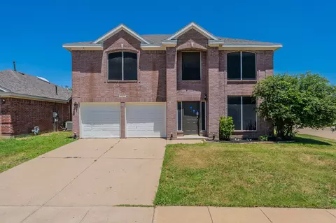 11017 Briaroaks Dr, Fort Worth, TX 76140