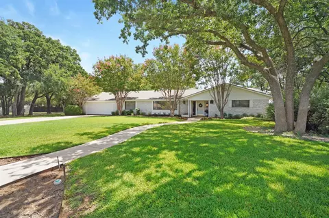 2807 Hilley Dr, Mineral Wells, TX 76067